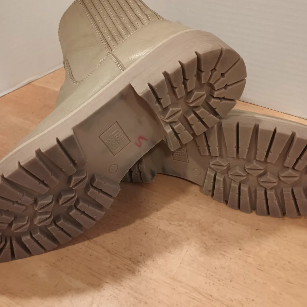Time And Tru Taupe Chunky Lug Sole Ankle Boots Size 11
